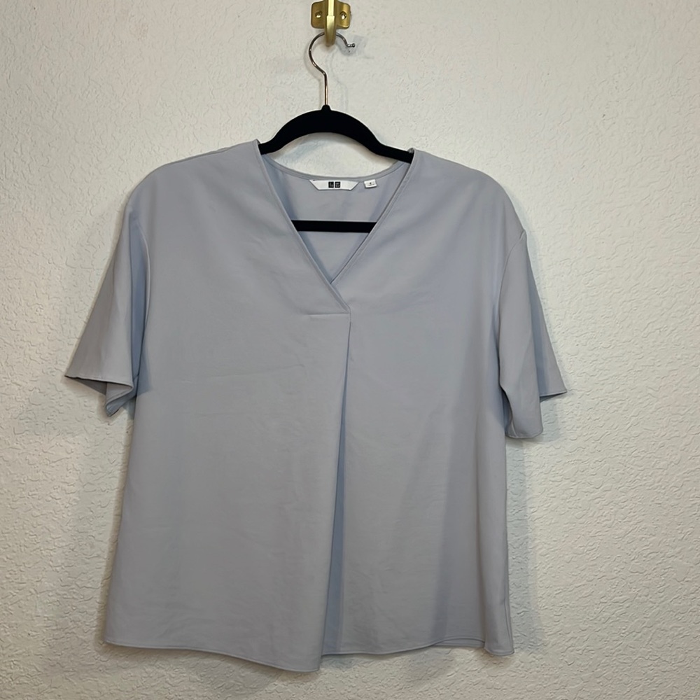 Uniqlo Drape V Neck blouse, size small.